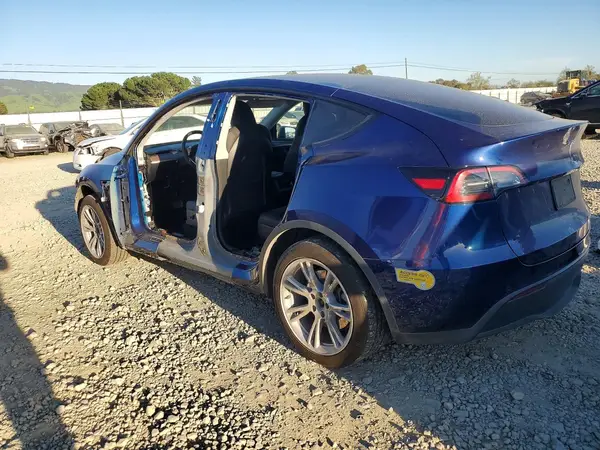 7SAYGAEE2NF553480 2022 TESLA MODEL Y - Image 2