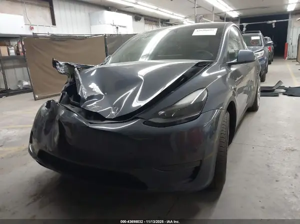 7SAYGAEE2NF558310 2022 TESLA MODEL Y - Image 2