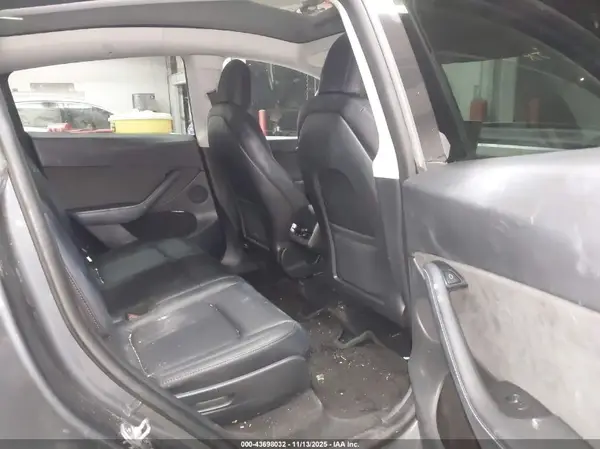 7SAYGAEE2NF558310 2022 TESLA MODEL Y - Image 8