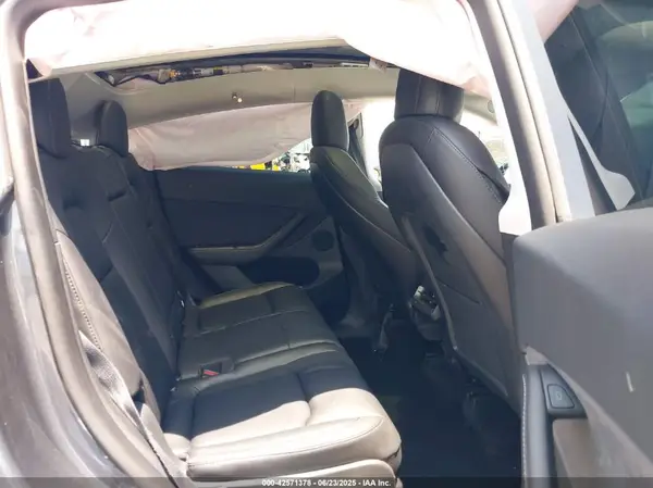 7SAYGAEE2NF560381 2022 TESLA MODEL Y - Image 8