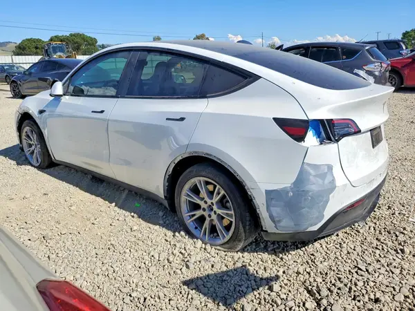 7SAYGAEE2NF570134 2022 TESLA MODEL Y - Image 2