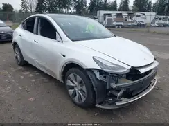 7SAYGAEE2NF570912 2022 TESLA MODEL Y