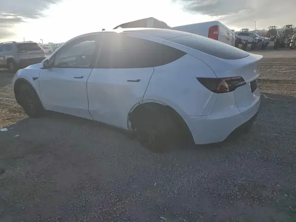 7SAYGAEE2NF574135 2022 TESLA MODEL Y - Image 2