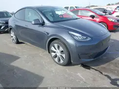 7SAYGAEE2NF575138 2022 TESLA MODEL Y