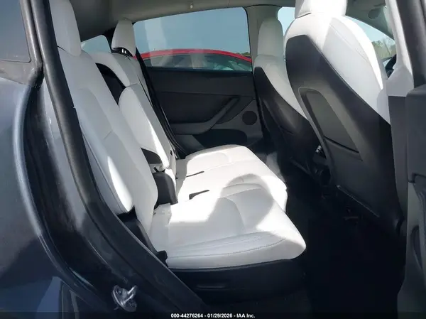 7SAYGAEE2NF575138 2022 TESLA MODEL Y - Image 8