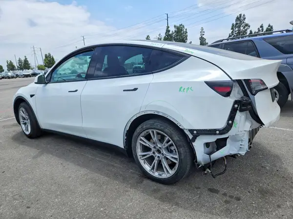 7SAYGAEE2PF584411 2023 TESLA MODEL Y - Image 2