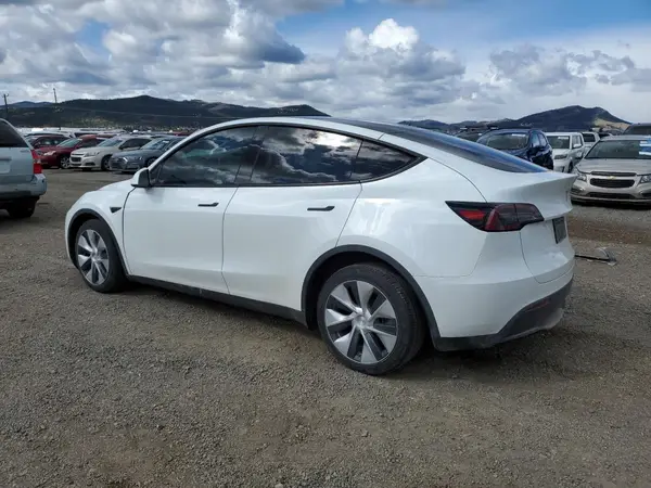 7SAYGAEE2PF584621 2023 TESLA MODEL Y - Image 2