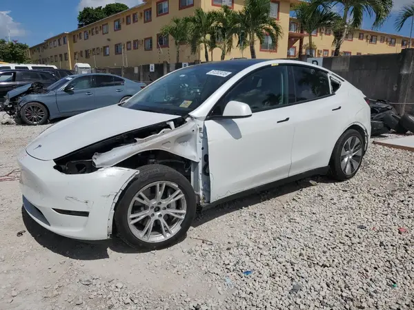 7SAYGAEE2PF610876 2023 TESLA MODEL Y - Image 1
