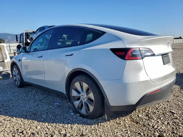 7SAYGAEE2PF628651 2023 TESLA MODEL Y - Image 2