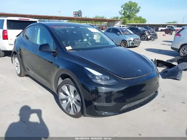 7SAYGAEE2PF632408 2023 TESLA MODEL Y - Image 1