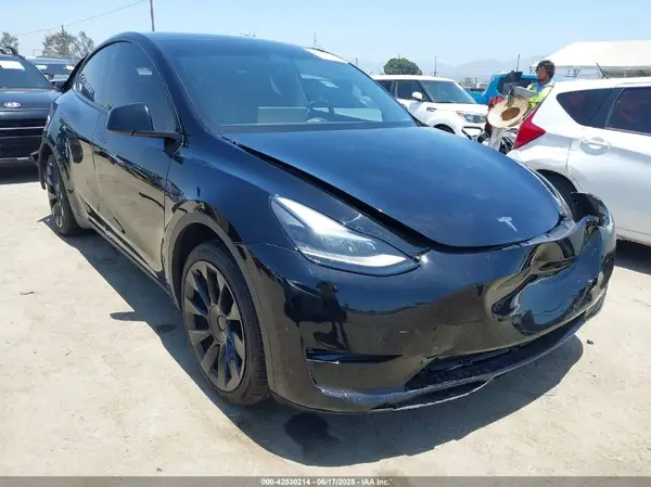 7SAYGAEE2PF638323 2023 TESLA MODEL Y - Image 1