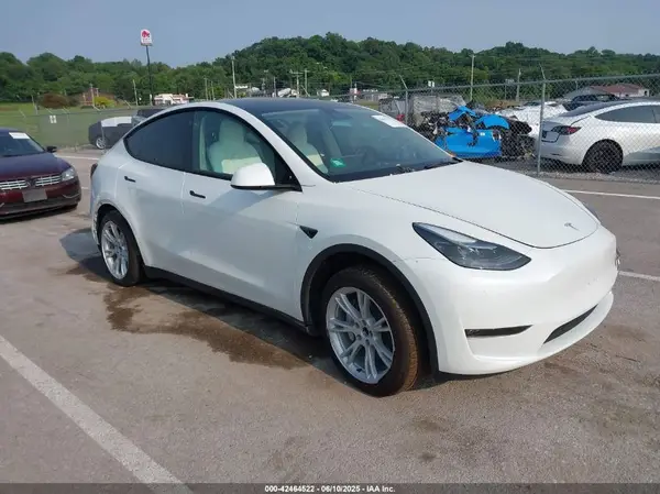 7SAYGAEE2PF648446 2023 TESLA MODEL Y - Image 1