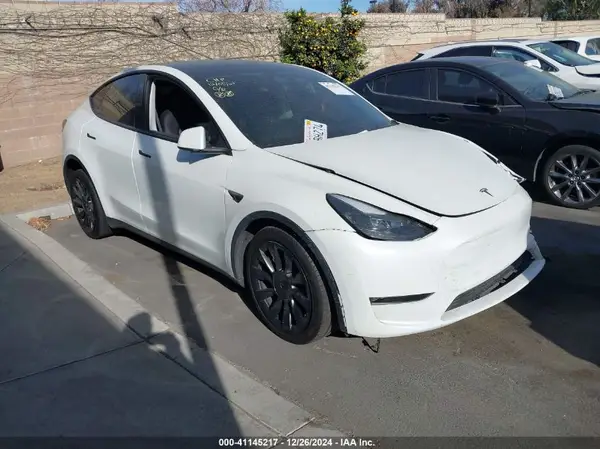 7SAYGAEE2PF668910 2023 TESLA MODEL Y - Image 1