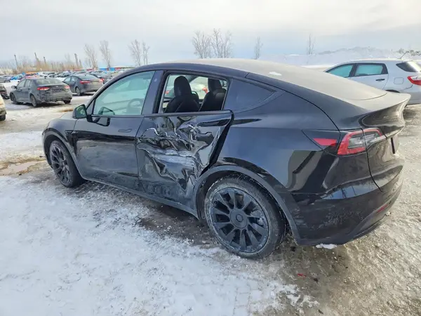 7SAYGAEE2PF707141 2023 TESLA MODEL Y - Image 2