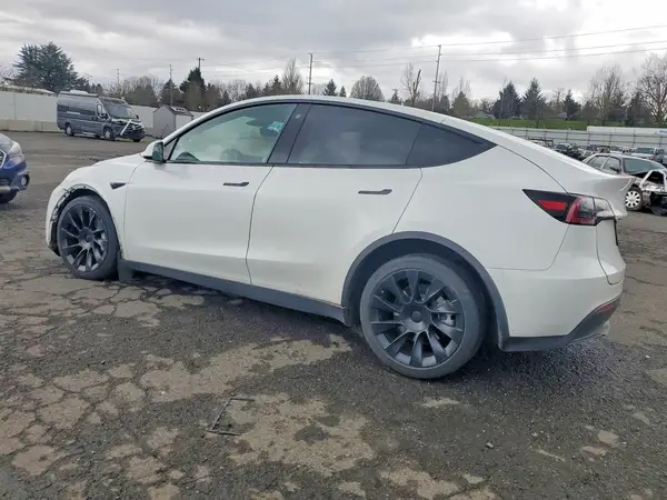 7SAYGAEE2PF715000 2023 TESLA MODEL Y - Image 2