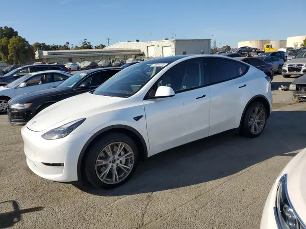 7SAYGAEE2PF740799 2023 TESLA MODEL Y - Image 1