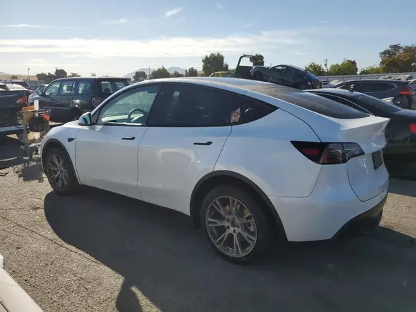 7SAYGAEE2PF740799 2023 TESLA MODEL Y - Image 2