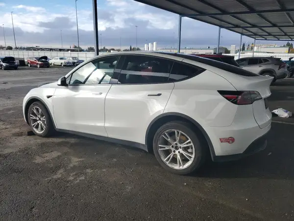 7SAYGAEE2PF742875 2023 TESLA MODEL Y - Image 2