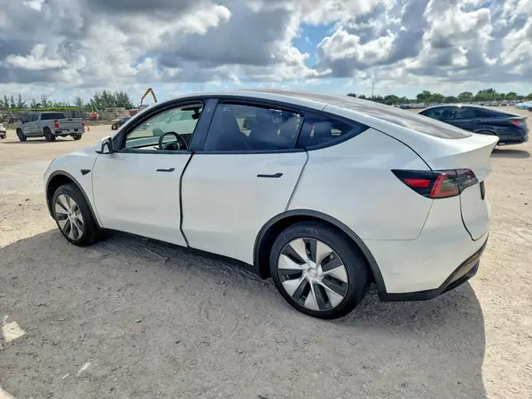 7SAYGAEE2PF752869 2023 TESLA MODEL Y - Image 2