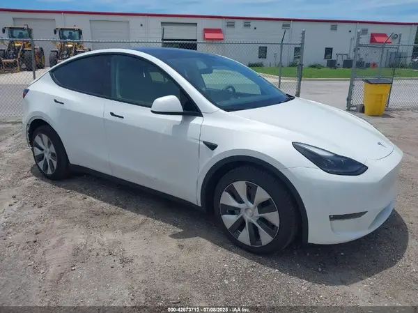 7SAYGAEE2PF775097 2023 TESLA MODEL Y - Image 1