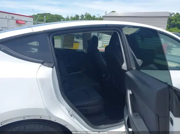 7SAYGAEE2PF775097 2023 TESLA MODEL Y - Image 8