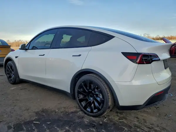7SAYGAEE2PF783359 2023 TESLA MODEL Y - Image 2