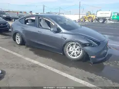7SAYGAEE2PF813704 2023 TESLA MODEL Y