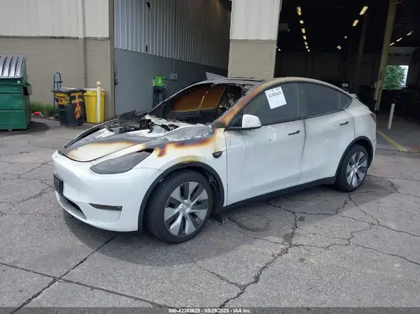 7SAYGAEE2PF832799 2023 TESLA MODEL Y - Image 2