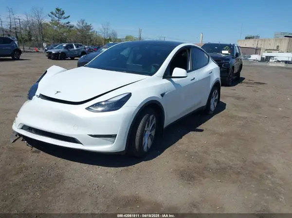 7SAYGAEE2PF839171 2023 TESLA MODEL Y - Image 2