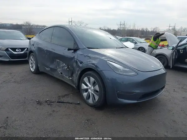 7SAYGAEE2PF843155 2023 TESLA MODEL Y - Image 1