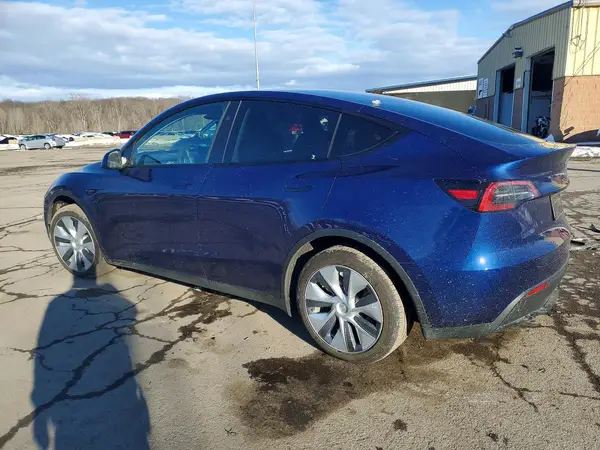 7SAYGAEE2PF854592 2023 TESLA MODEL Y - Image 2