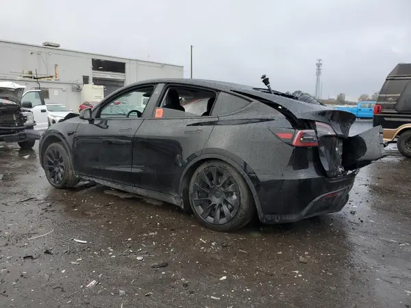 7SAYGAEE2PF864278 2023 TESLA MODEL Y - Image 2
