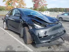 7SAYGAEE2PF885793 2023 TESLA MODEL Y