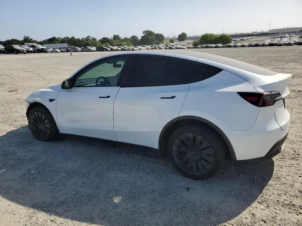 7SAYGAEE2PF943904 2023 TESLA MODEL Y - Image 2