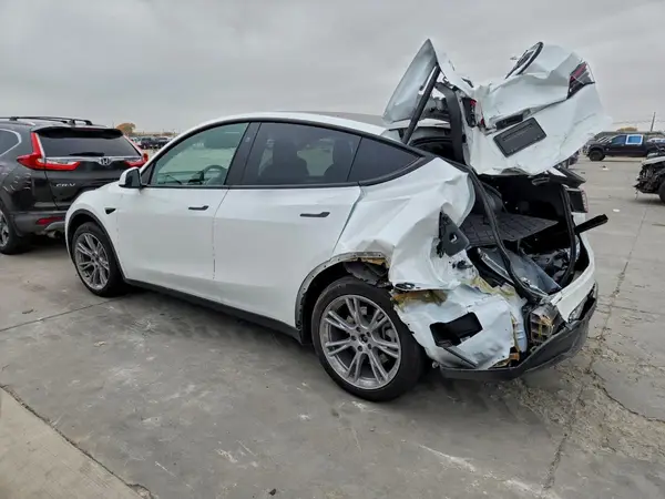 7SAYGAEE2PF950125 2023 TESLA MODEL Y - Image 2