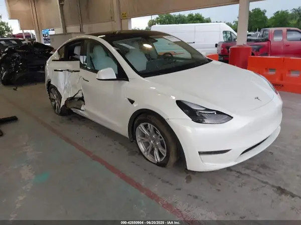 7SAYGAEE2PF968298 2023 TESLA MODEL Y - Image 1