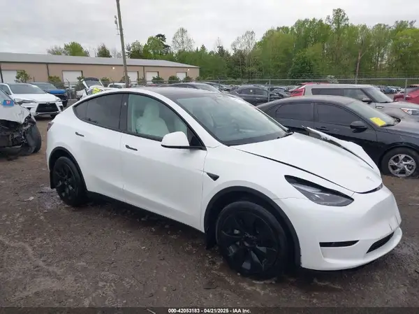 7SAYGAEE2RF014315 2024 TESLA MODEL Y - Image 1