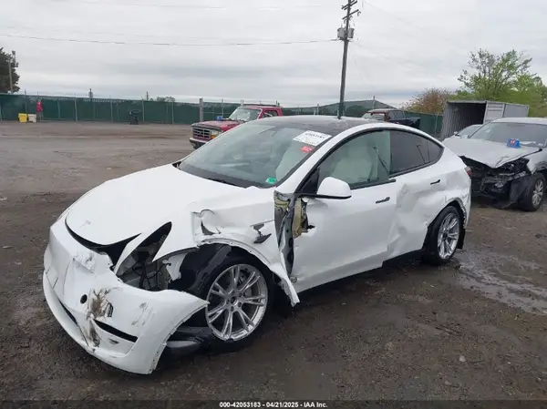 7SAYGAEE2RF014315 2024 TESLA MODEL Y - Image 2