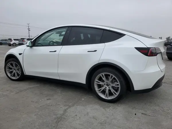 7SAYGAEE2RF035410 2024 TESLA MODEL Y - Image 2