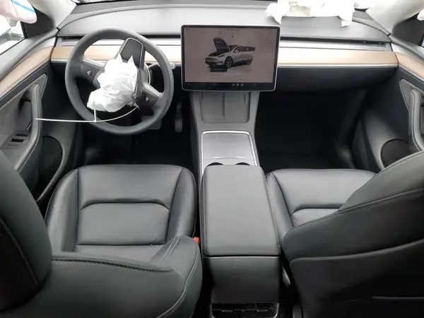 7SAYGAEE2RF035410 2024 TESLA MODEL Y - Image 8