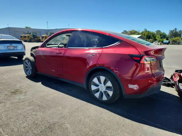 7SAYGAEE2RF048304 2024 TESLA MODEL Y - Image 2
