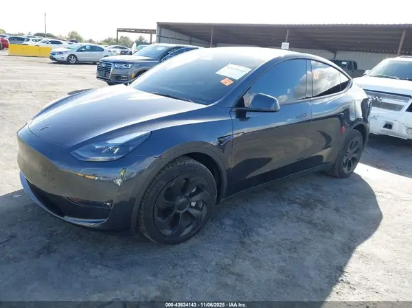 7SAYGAEE2RF080945 2024 TESLA MODEL Y - Image 2