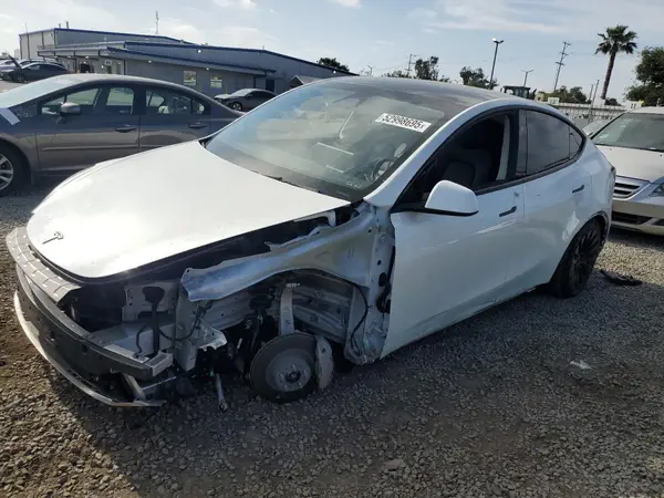 7SAYGAEE2RF086860 2024 TESLA MODEL Y - Image 1