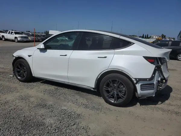 7SAYGAEE2RF103110 2024 TESLA MODEL Y - Image 2