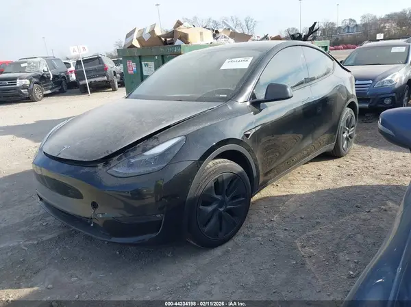 7SAYGAEE2RF103401 2024 TESLA MODEL Y - Image 2