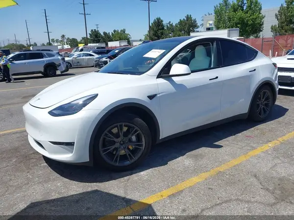 7SAYGAEE2RF111773 2024 TESLA MODEL Y - Image 2