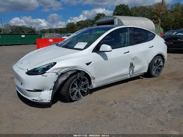 7SAYGAEE2RF118125 2024 TESLA MODEL Y - Image 2