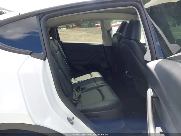 7SAYGAEE2RF118125 2024 TESLA MODEL Y - Image 8