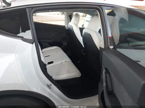 7SAYGAEE2RF122644 2024 TESLA MODEL Y - Image 8