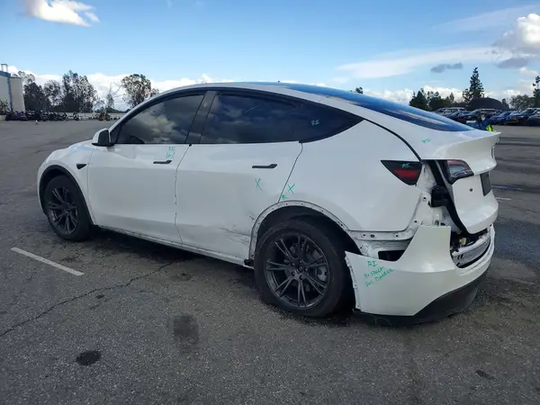 7SAYGAEE2RF125057 2024 TESLA MODEL Y - Image 2